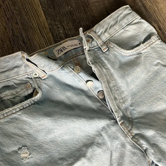 Distressed Jeans - Picture 3 of 5